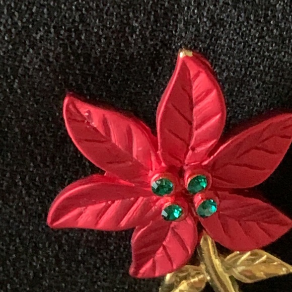 Christmas Holiday Flower Pin - Picture 5 of 5